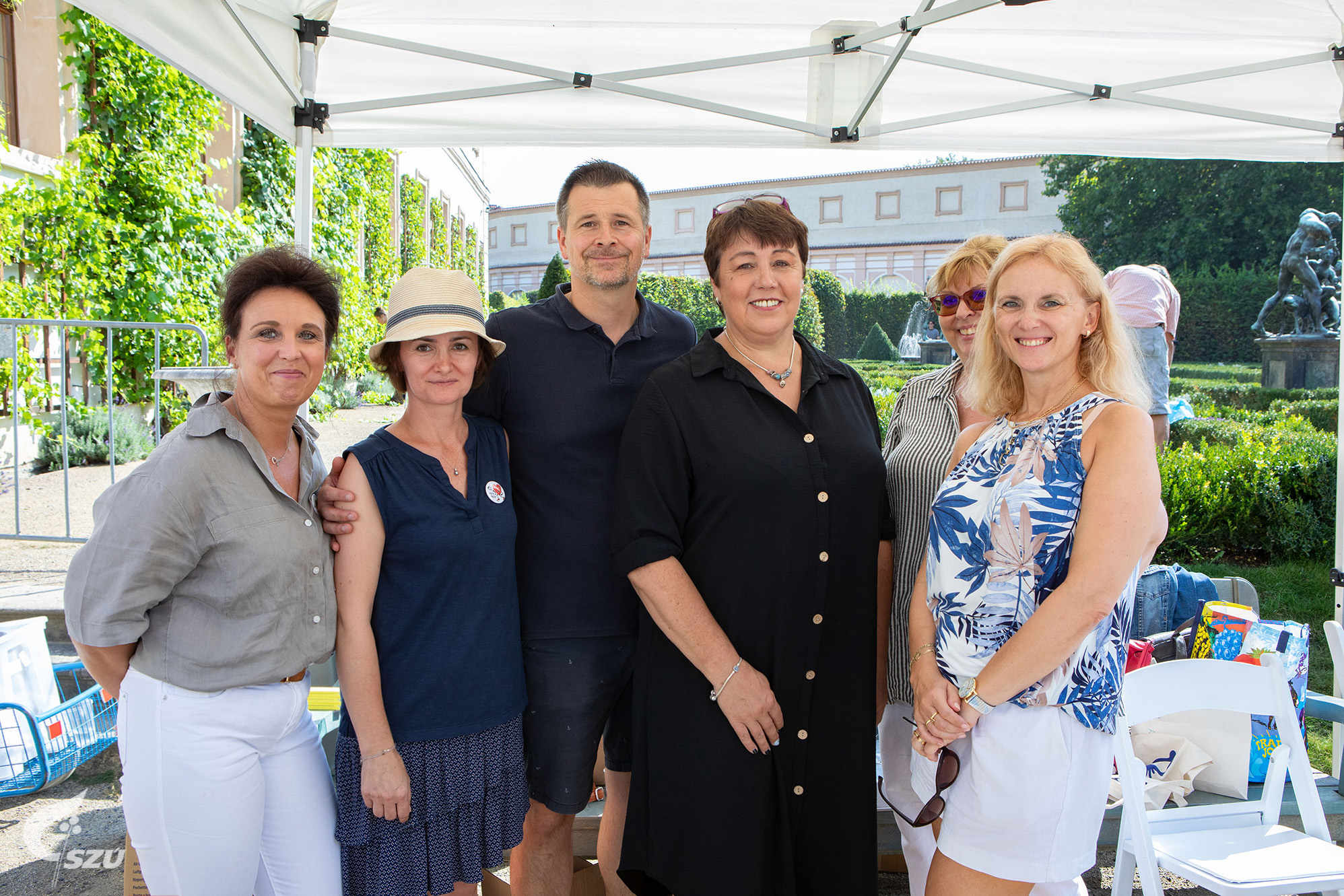 Pracovníci CPVZ s ředitelkou SZÚ MUDr. Barborou Mackovou, MHA na akci Aktivní Česko ve Valdštejnské zahradě, 09/2024