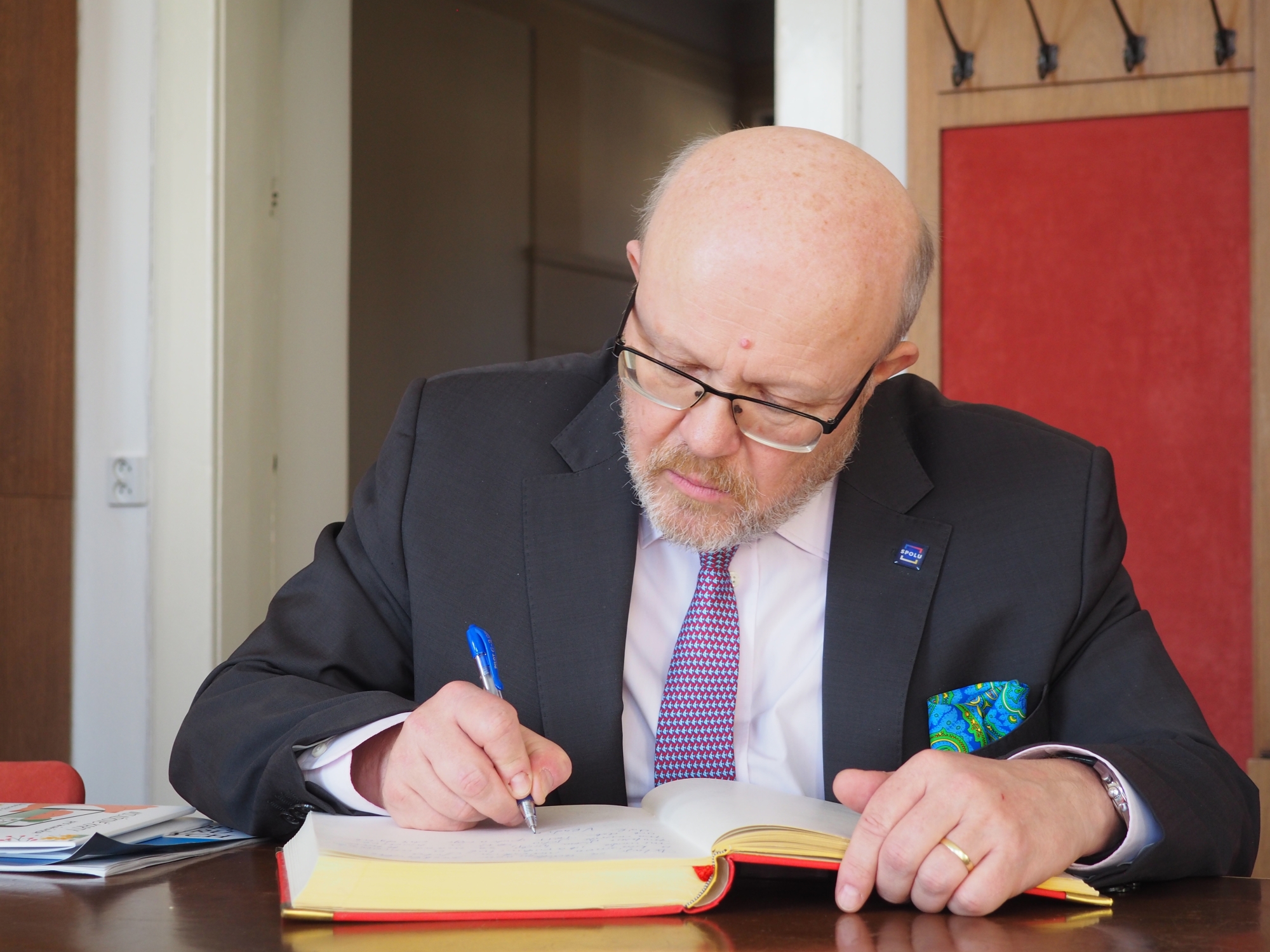 Návštěva ministra zdravotnictví prof. MUDr. Vlastimil Válek, CSc., MBA, EBIR v SZÚ